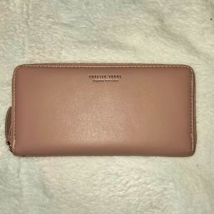 FOREVER YOUNG WOMENS WALLET Like New Beautiful Blush